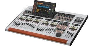 MESA BEHRINGER WING — foto 1